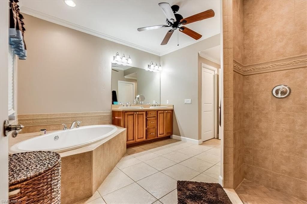 4235 10th St NE, Naples, FL 34120-25