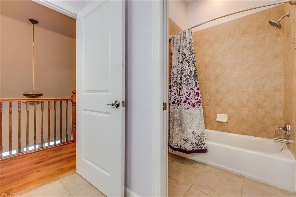 4235 10th St NE, Naples, FL 34120-33