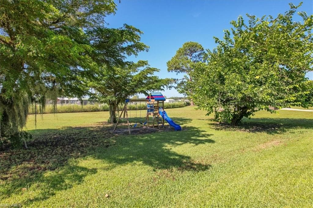 4235 10th St NE, Naples, FL 34120-49