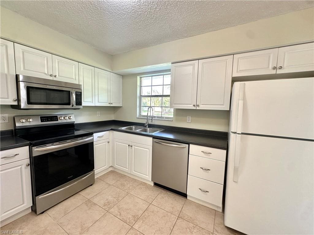 3325 Airport Rd N D3, Naples, FL 34105-2