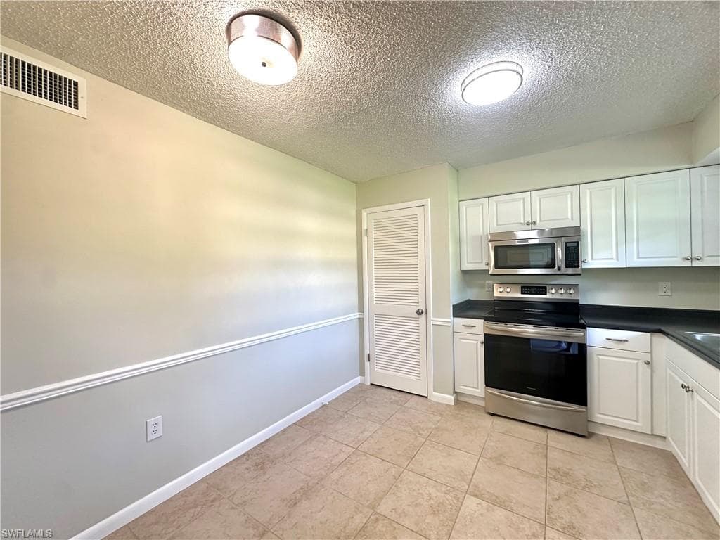 3325 Airport Rd N D3, Naples, FL 34105-3