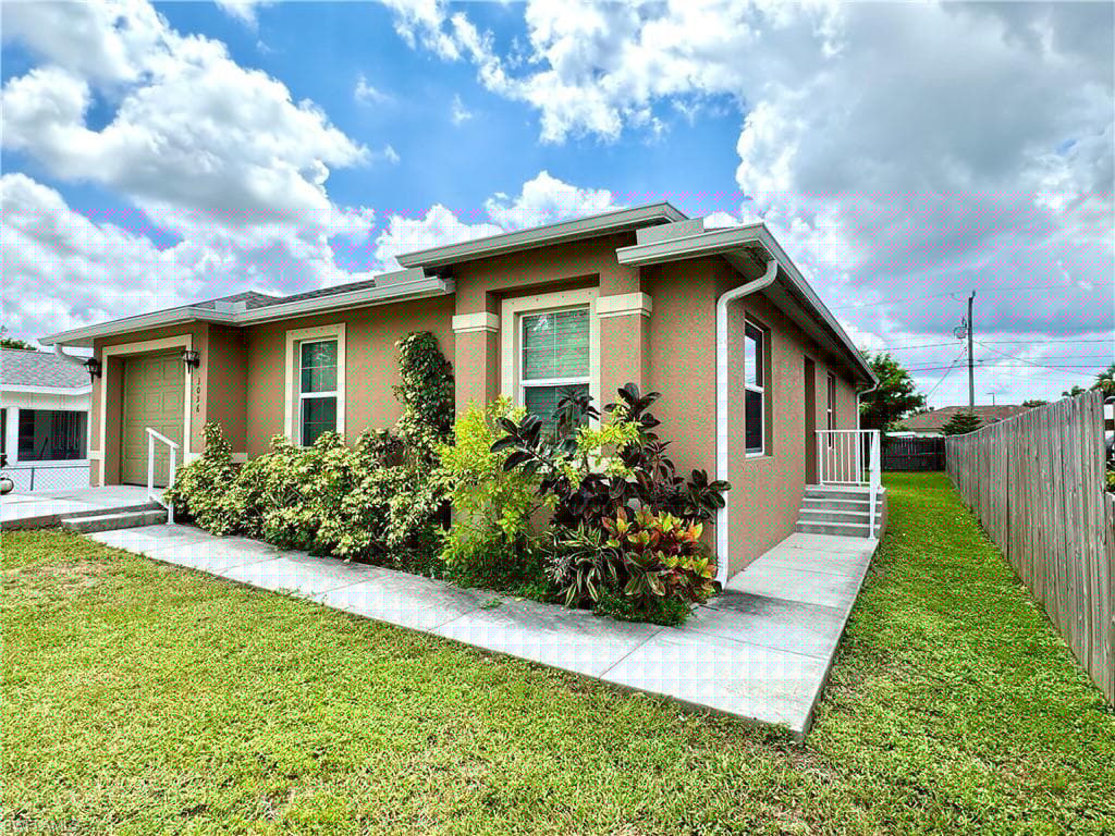 3056 Linwood Ave, Naples, FL 34112-2