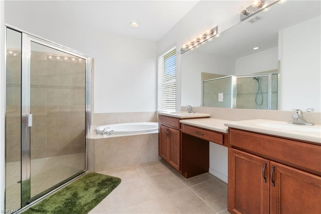 1529 Birdie Dr, Naples, FL 34120-13