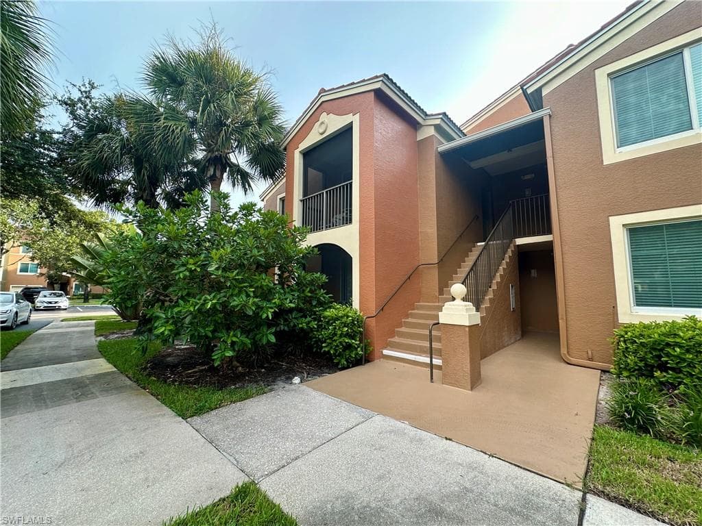 1210 Reserve Way 9-107, Naples, FL 34105-2