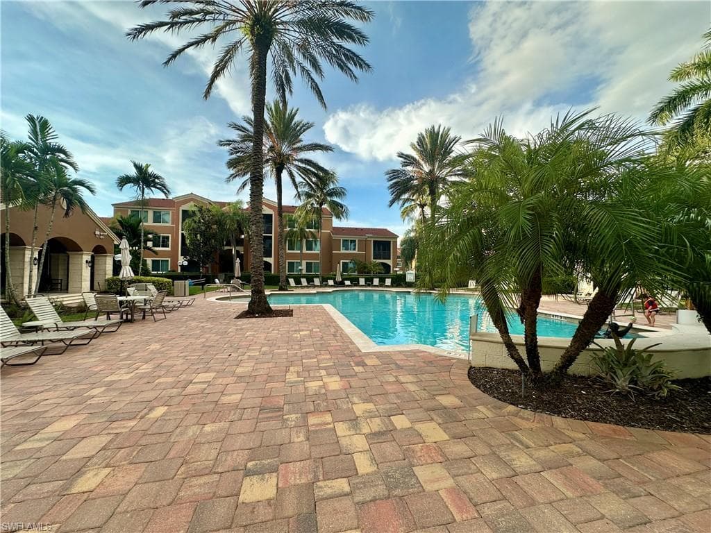 1210 Reserve Way 9-107, Naples, FL 34105-3