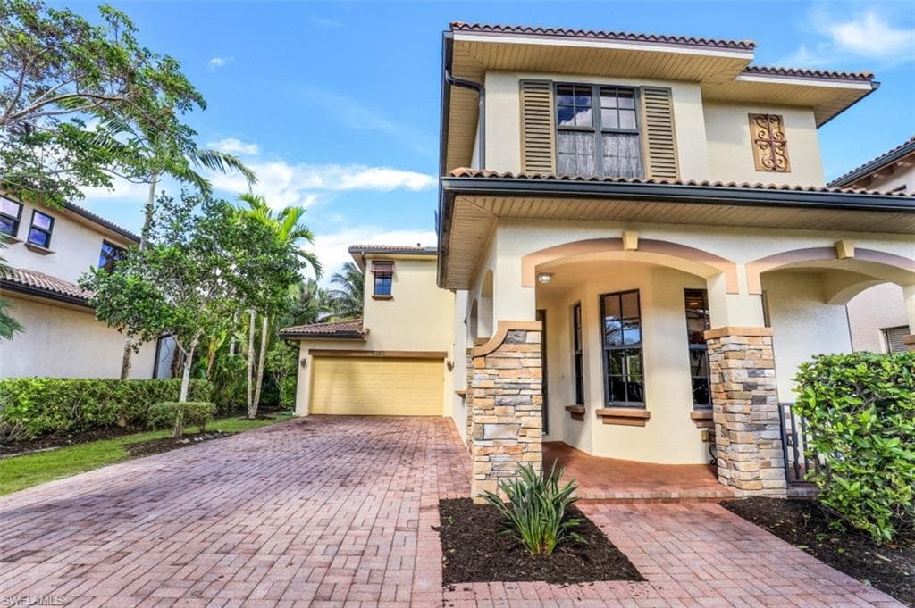 1241 Kendari Ter, Naples, FL 34113-2