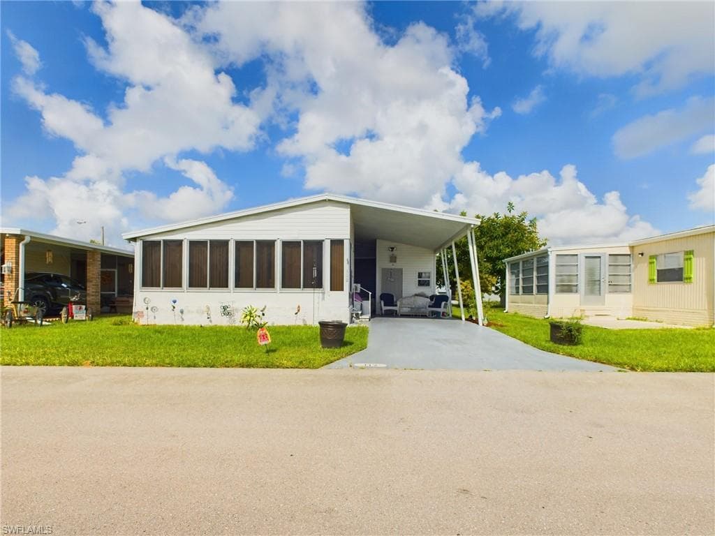 112 Poinsettia Dr, Fort Myers, FL 33905-1