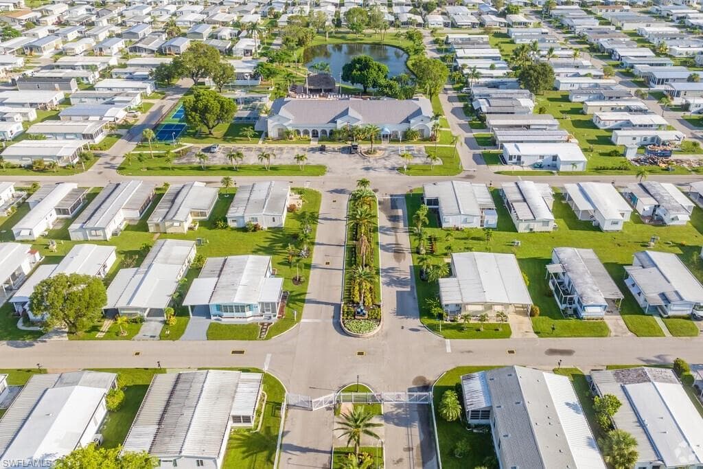 112 Poinsettia Dr, Fort Myers, FL 33905-20