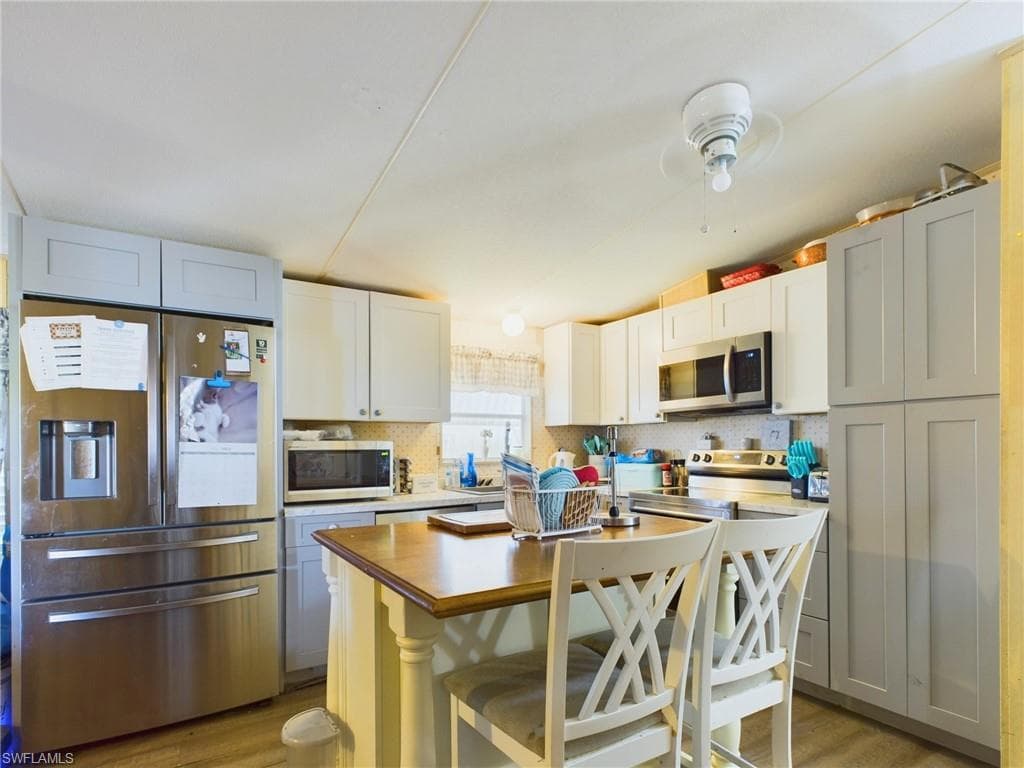 112 Poinsettia Dr, Fort Myers, FL 33905-4