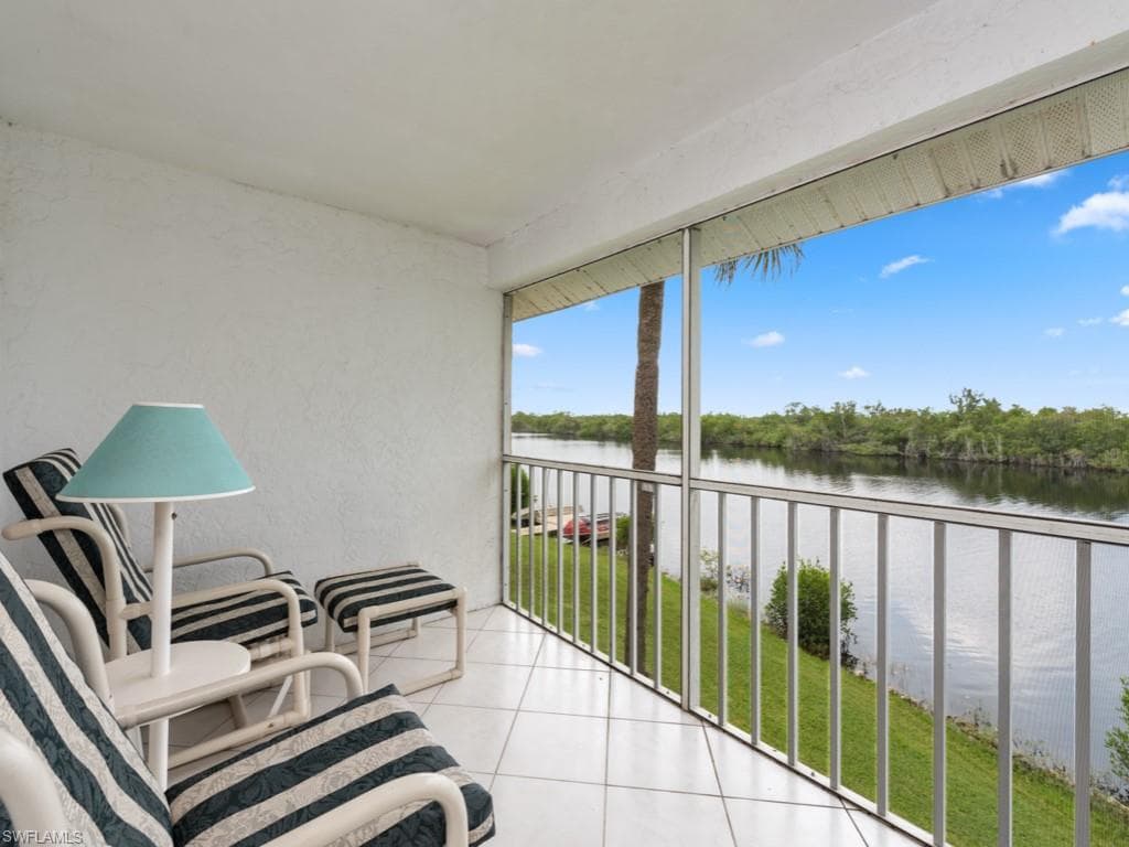 1315 Mainsail Dr N 1114, Naples, FL 34114-27