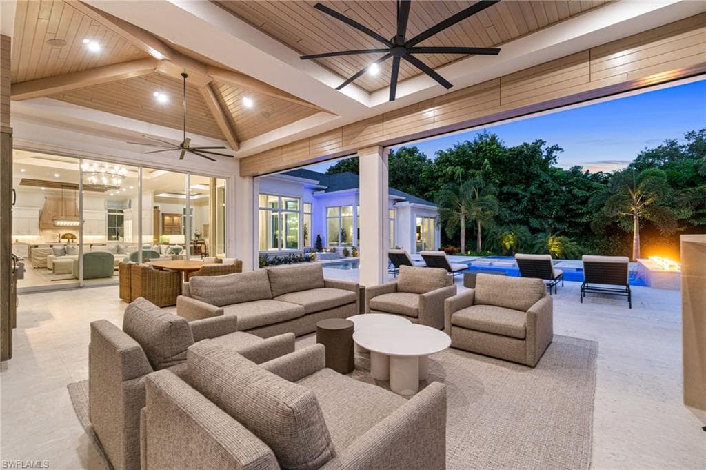 475 Carica Rd, Naples, FL 34108-9