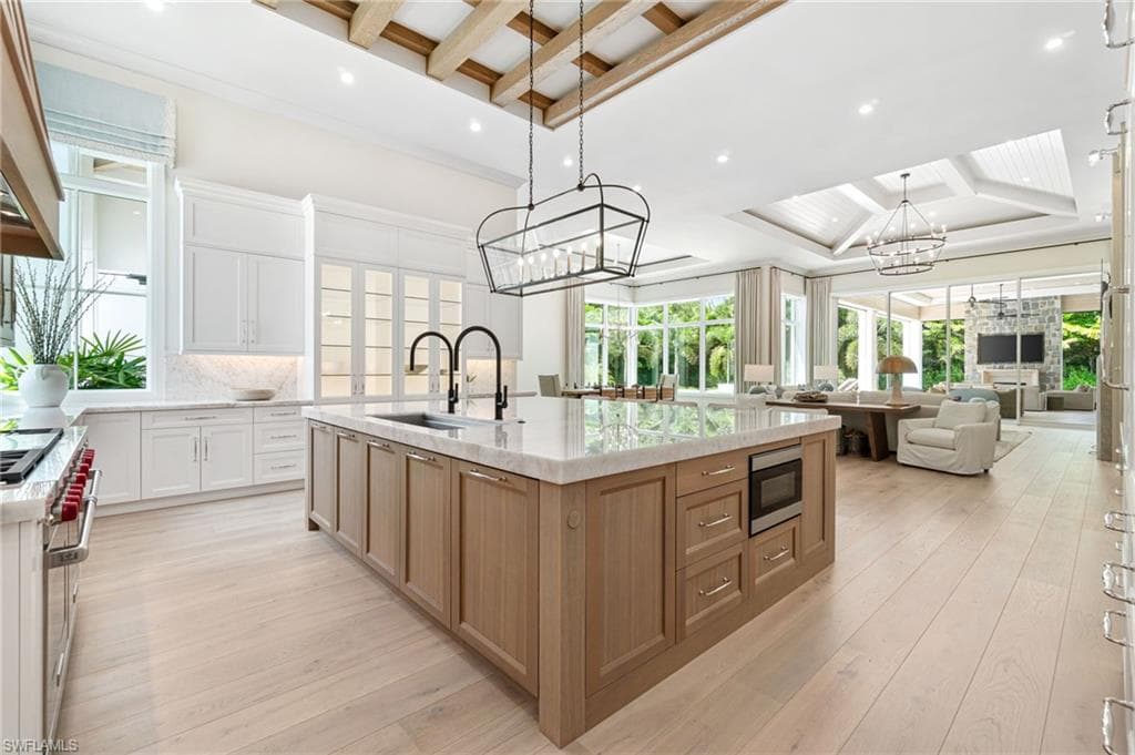 475 Carica Rd, Naples, FL 34108-23