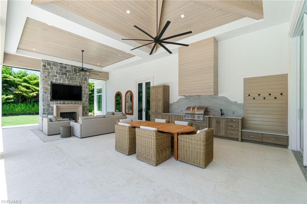 475 Carica Rd, Naples, FL 34108-43