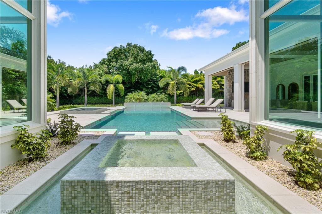475 Carica Rd, Naples, FL 34108-46
