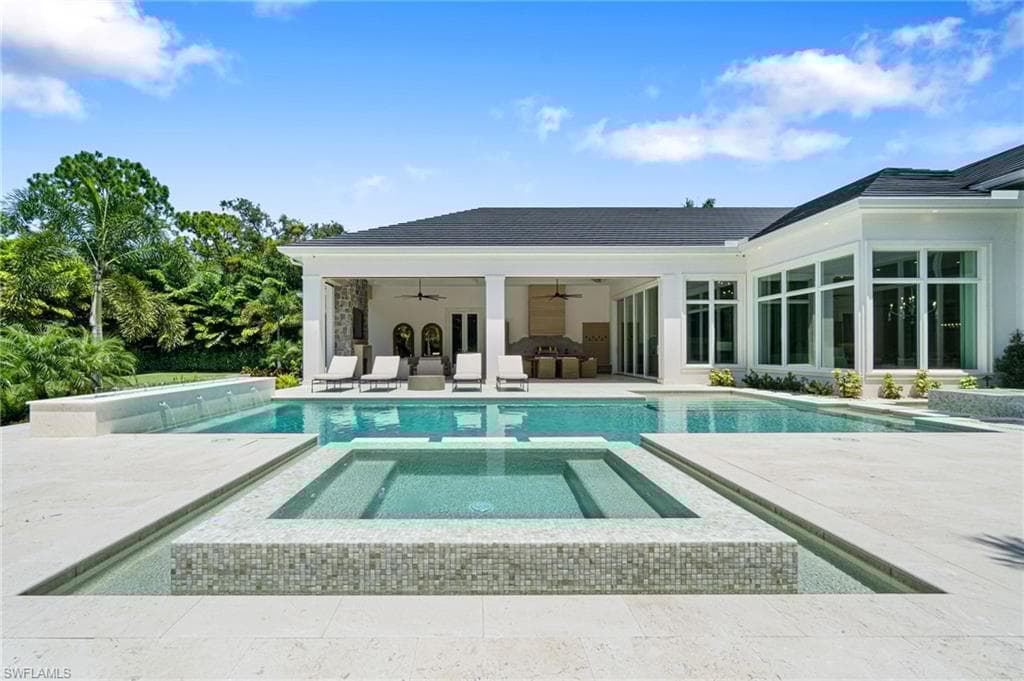 475 Carica Rd, Naples, FL 34108-47