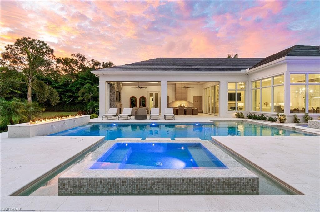 475 Carica Rd, Naples, FL 34108-6