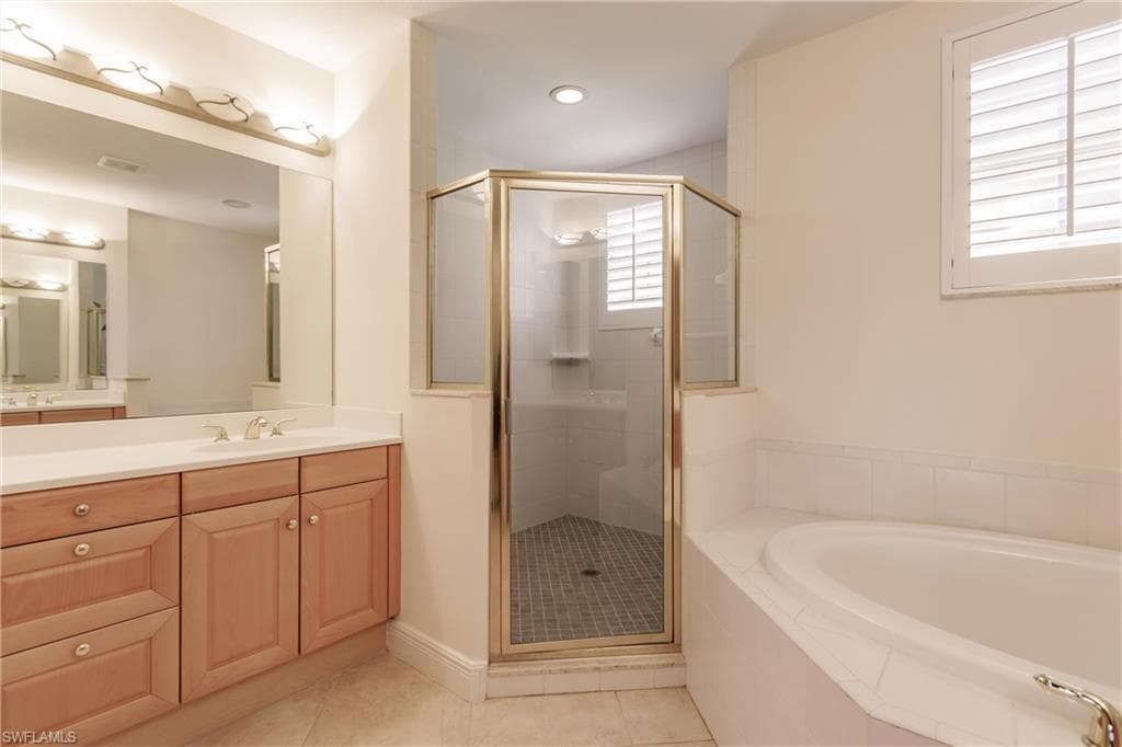 798 Regency Reserve Cir 1101, Naples, FL 34119-15