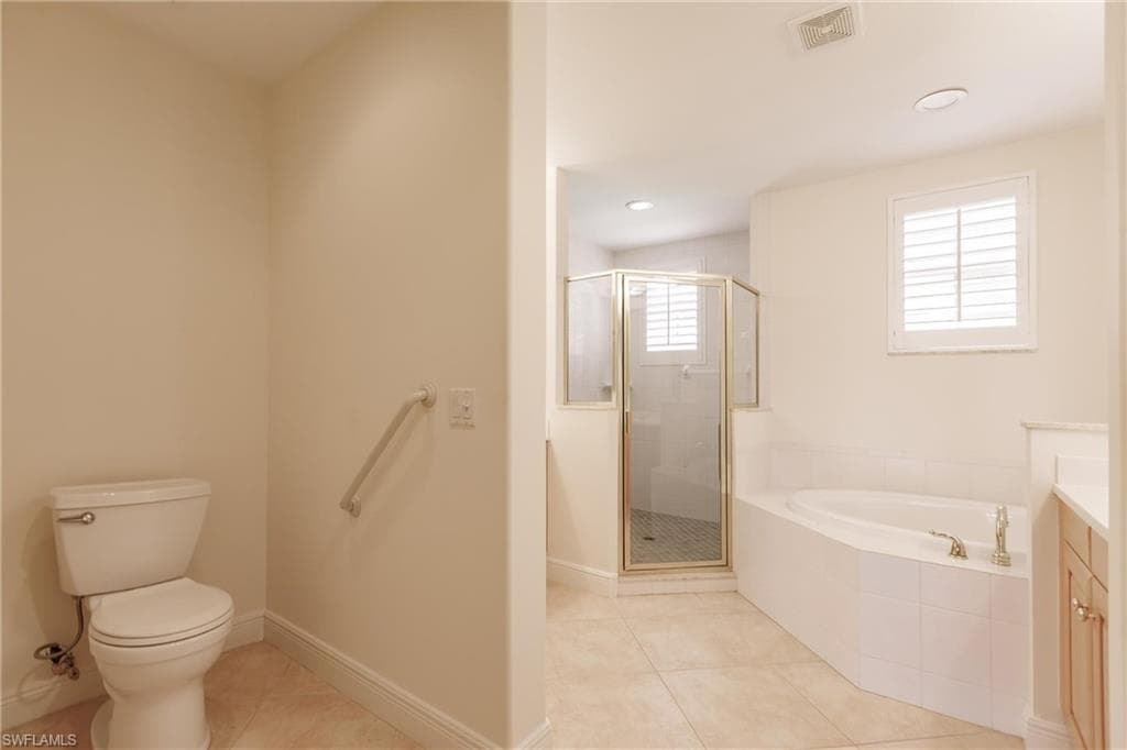 798 Regency Reserve Cir 1101, Naples, FL 34119-17