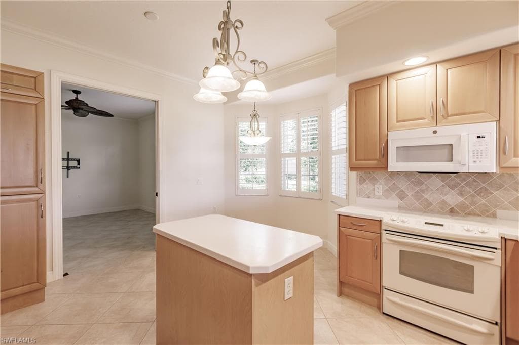 798 Regency Reserve Cir 1101, Naples, FL 34119-6