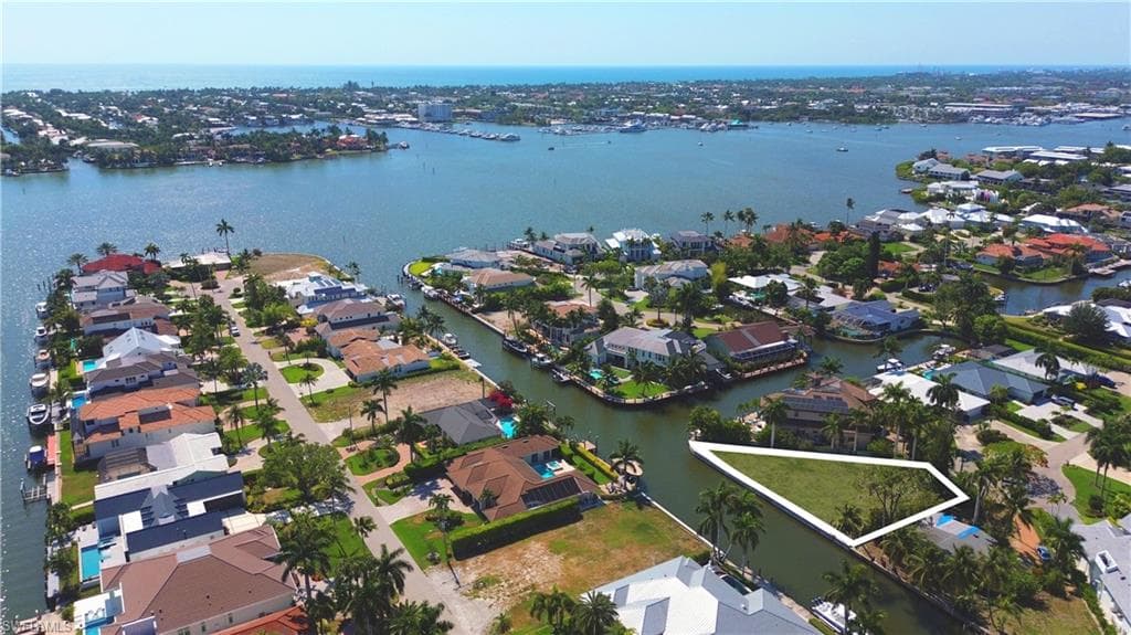 1680 Mullet Ct, Naples, FL 34102-4