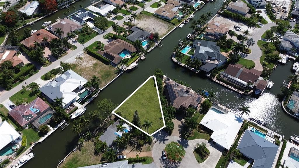 1680 Mullet Ct, Naples, FL 34102-5