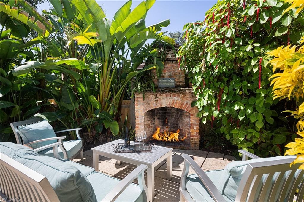 8006 Vera Cruz Way, Naples, FL 34109-30