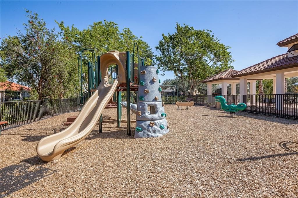 8006 Vera Cruz Way, Naples, FL 34109-44