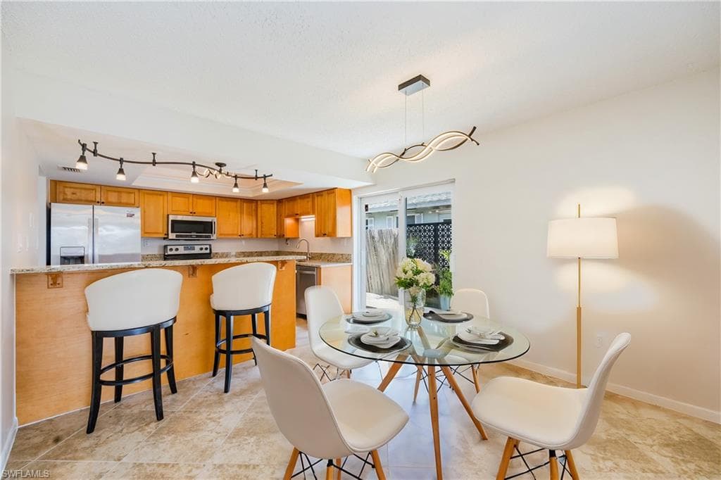 755 106th Ave N, Naples, FL 34108-10