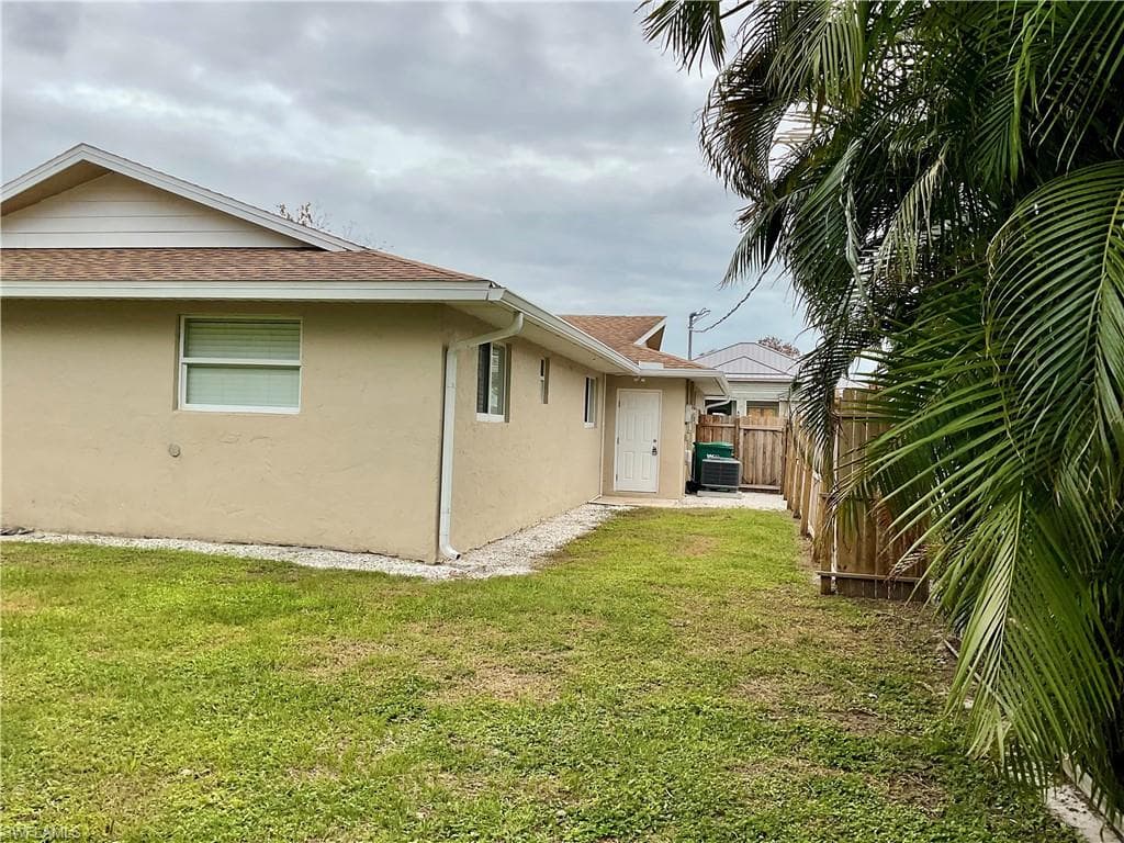 755 106th Ave N, Naples, FL 34108-26