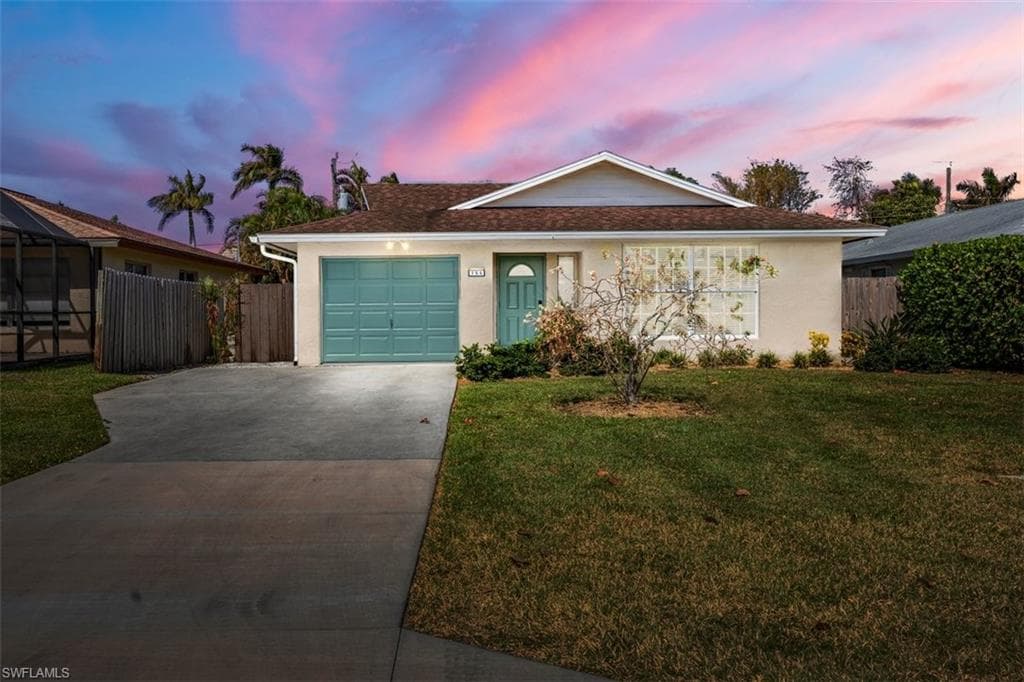 755 106th Ave N, Naples, FL 34108-2