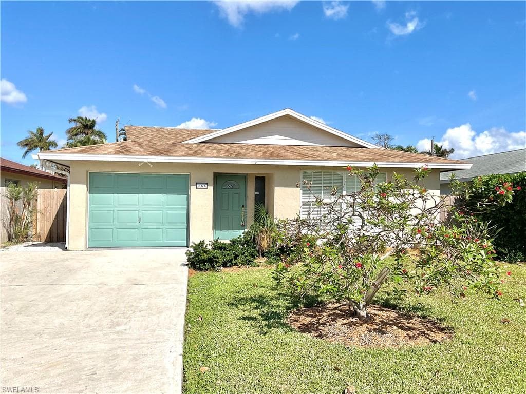 755 106th Ave N, Naples, FL 34108-3