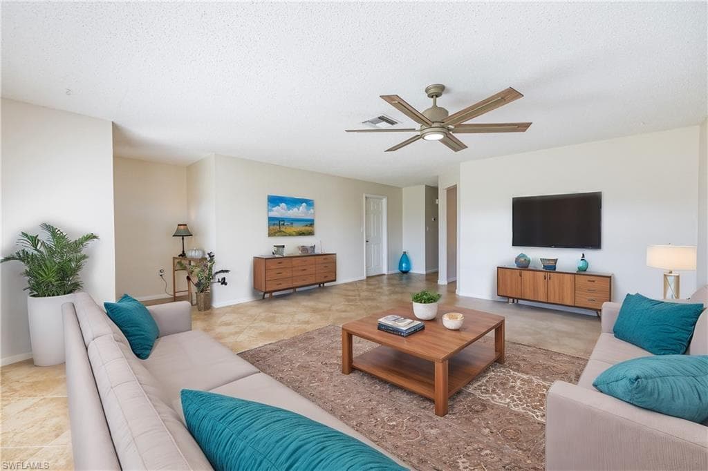 755 106th Ave N, Naples, FL 34108-6
