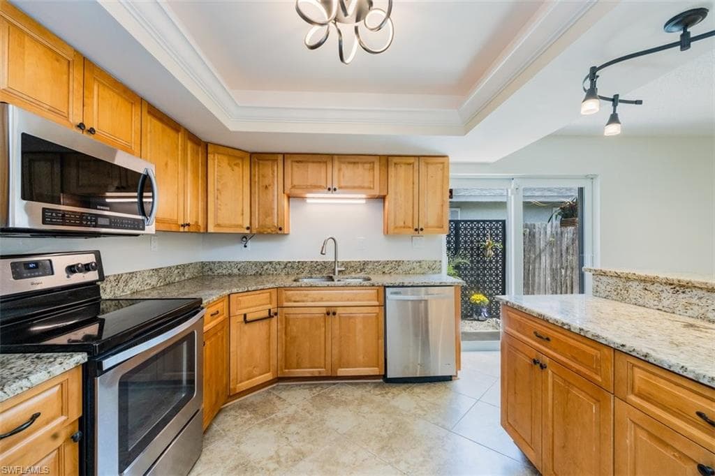 755 106th Ave N, Naples, FL 34108-7