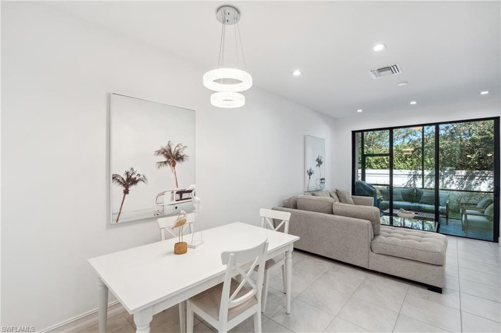 7566 Rockefeller Dr, Naples, FL 34119-9