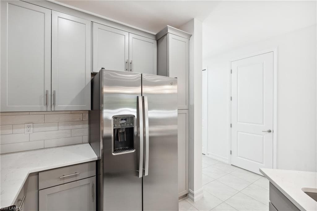 7566 Rockefeller Dr, Naples, FL 34119-5