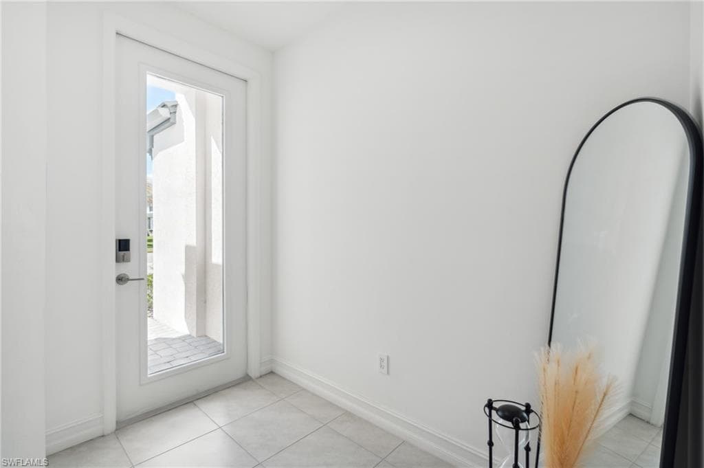 7566 Rockefeller Dr, Naples, FL 34119-6