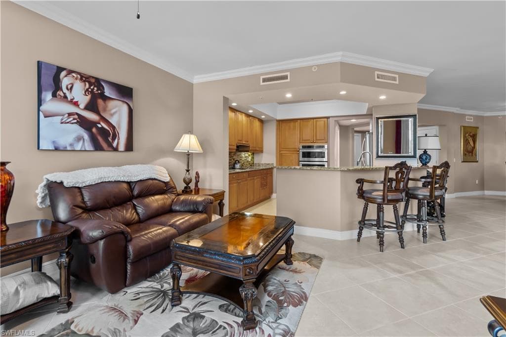 1060 Borghese Ln 204, Naples, FL 34114-8