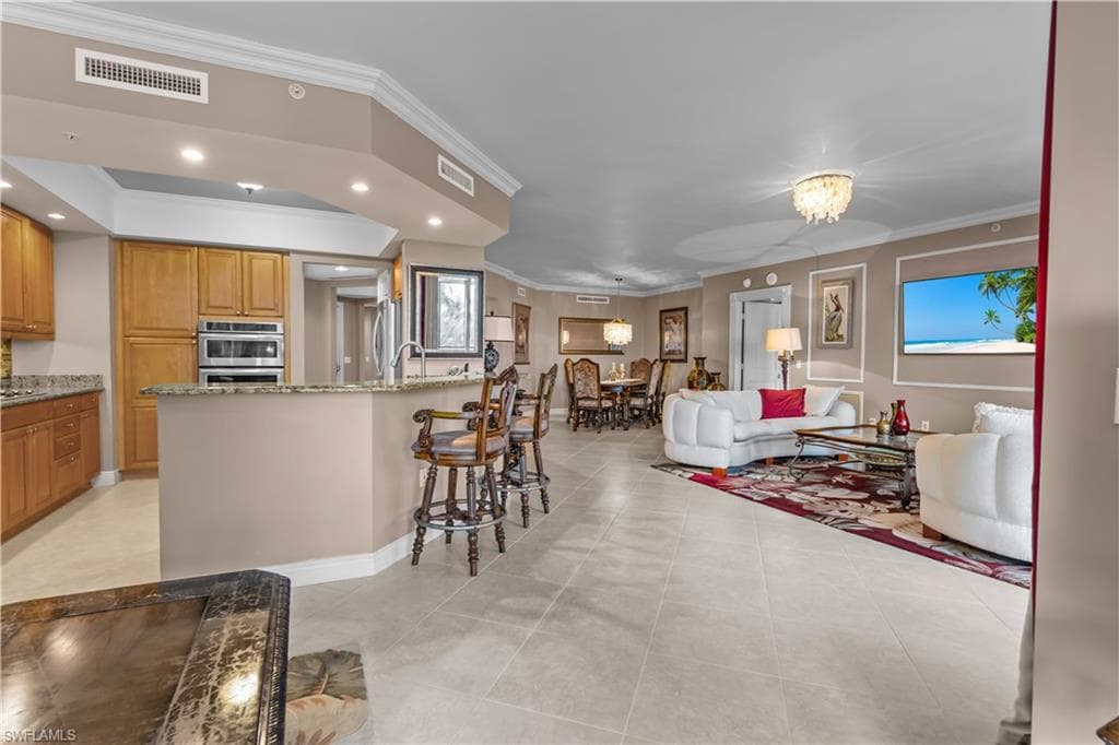 1060 Borghese Ln 204, Naples, FL 34114-9