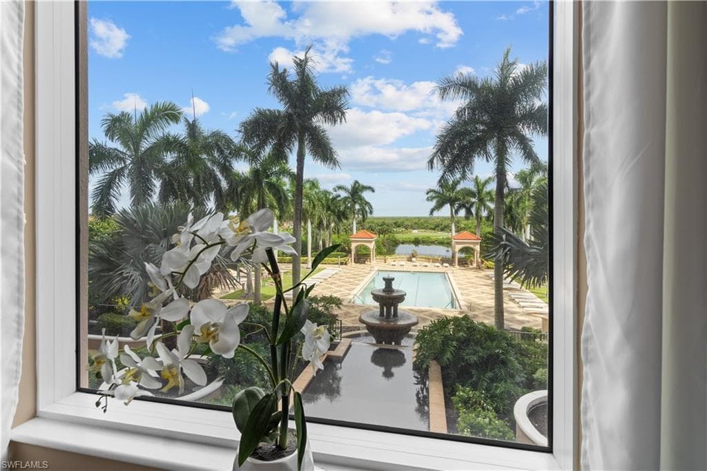 1060 Borghese Ln 204, Naples, FL 34114-1