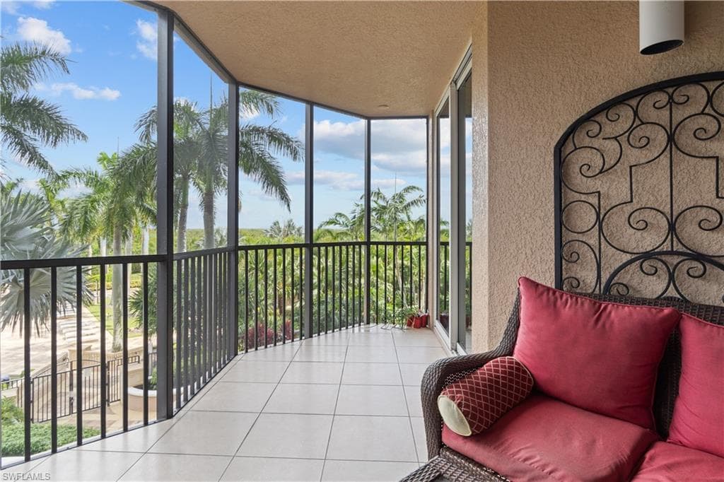 1060 Borghese Ln 204, Naples, FL 34114-38
