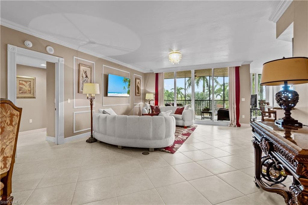 1060 Borghese Ln 204, Naples, FL 34114-3