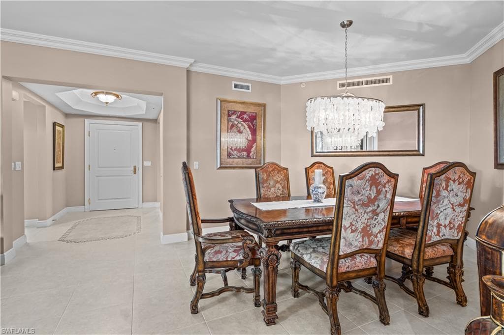 1060 Borghese Ln 204, Naples, FL 34114-6