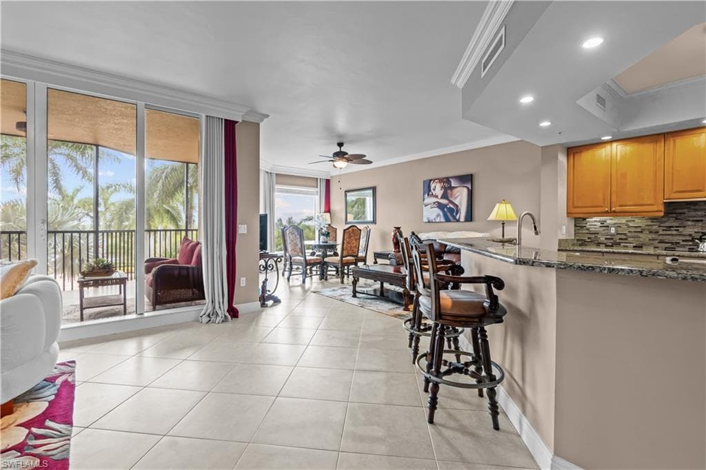 1060 Borghese Ln 204, Naples, FL 34114-7