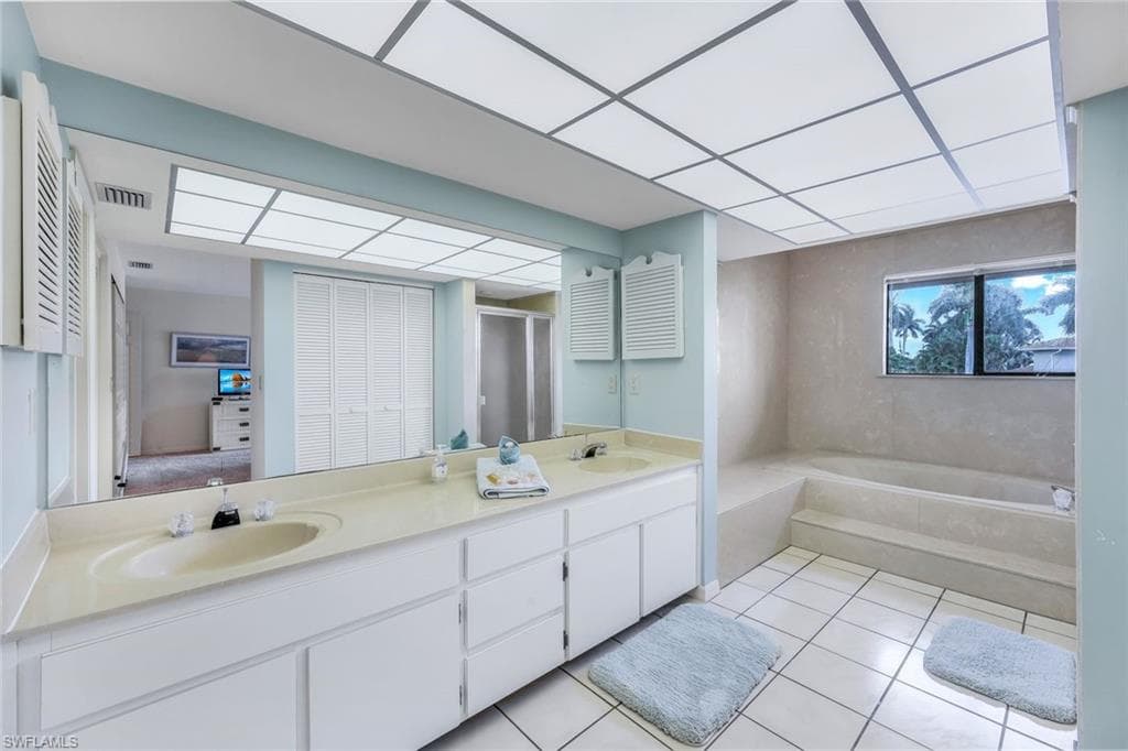 1041 Barfield Dr, Marco Island, FL 34145-18