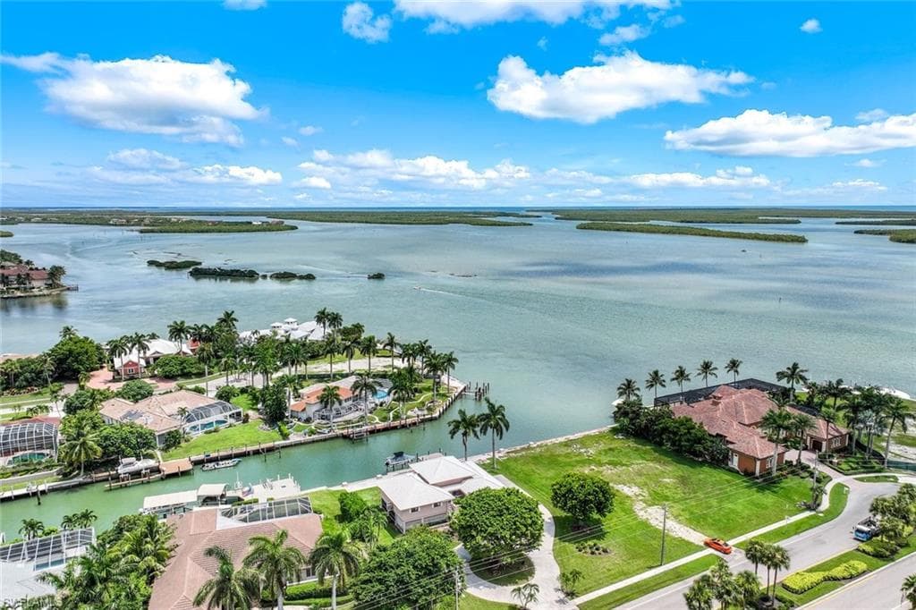 1041 Barfield Dr, Marco Island, FL 34145-1