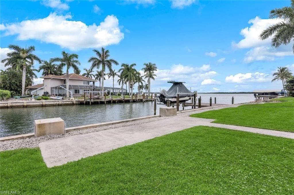 1041 Barfield Dr, Marco Island, FL 34145-32