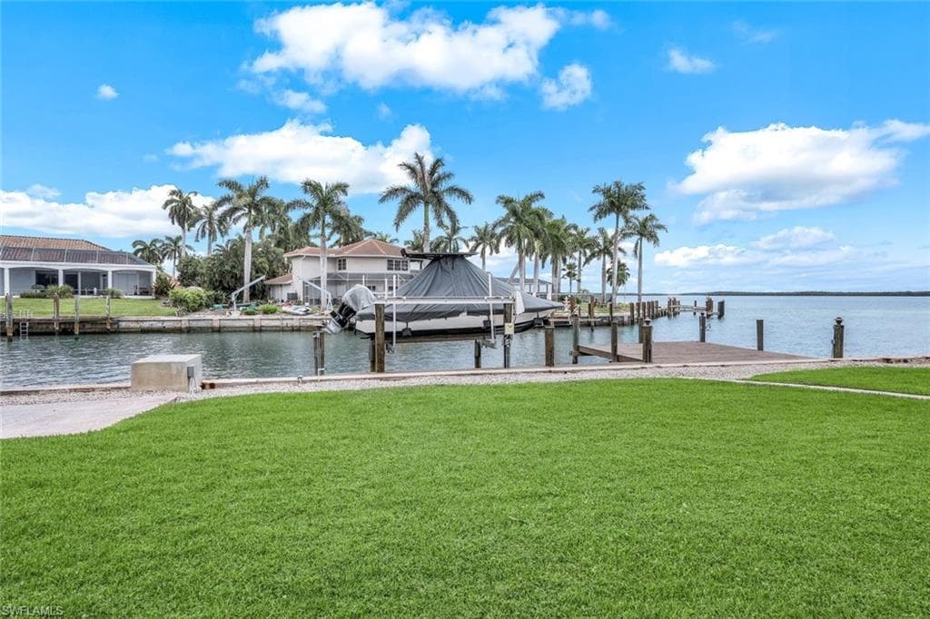 1041 Barfield Dr, Marco Island, FL 34145-4