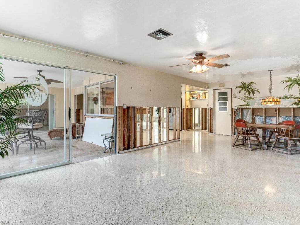 1660 Sandpiper St, Naples, FL 34102-11