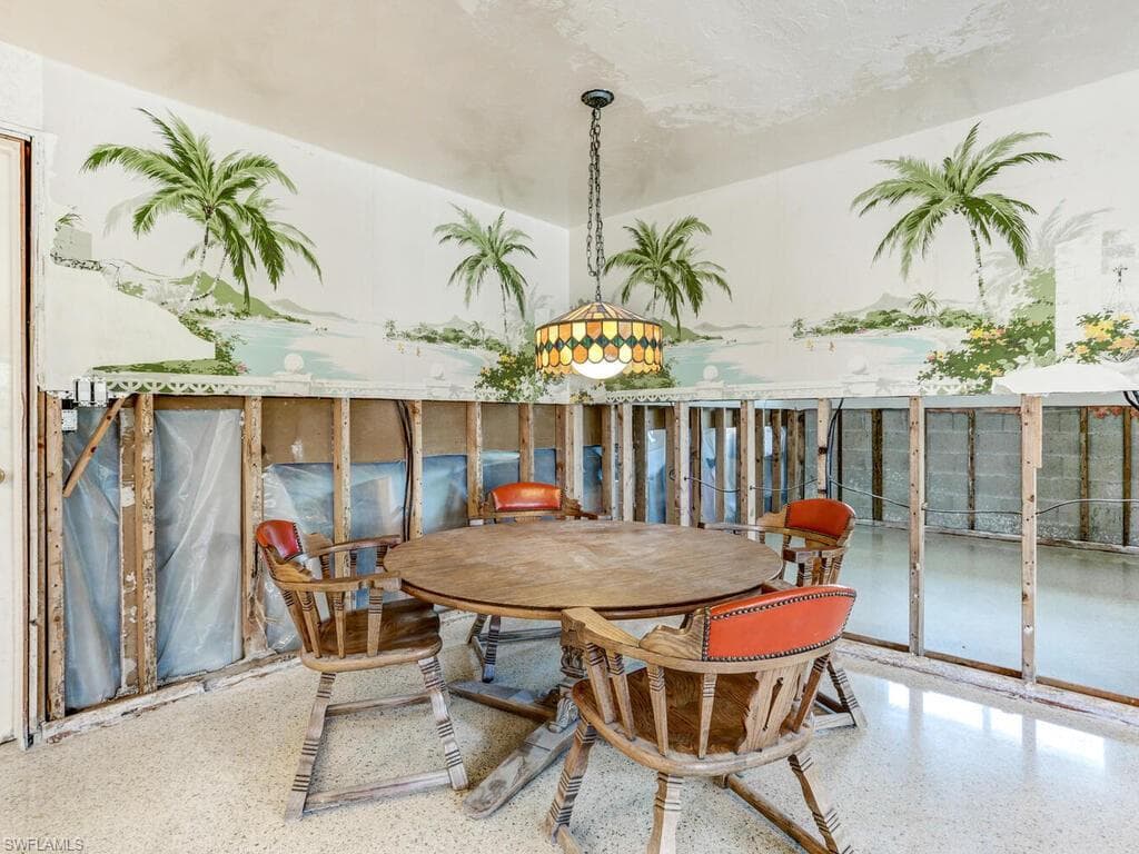 1660 Sandpiper St, Naples, FL 34102-13