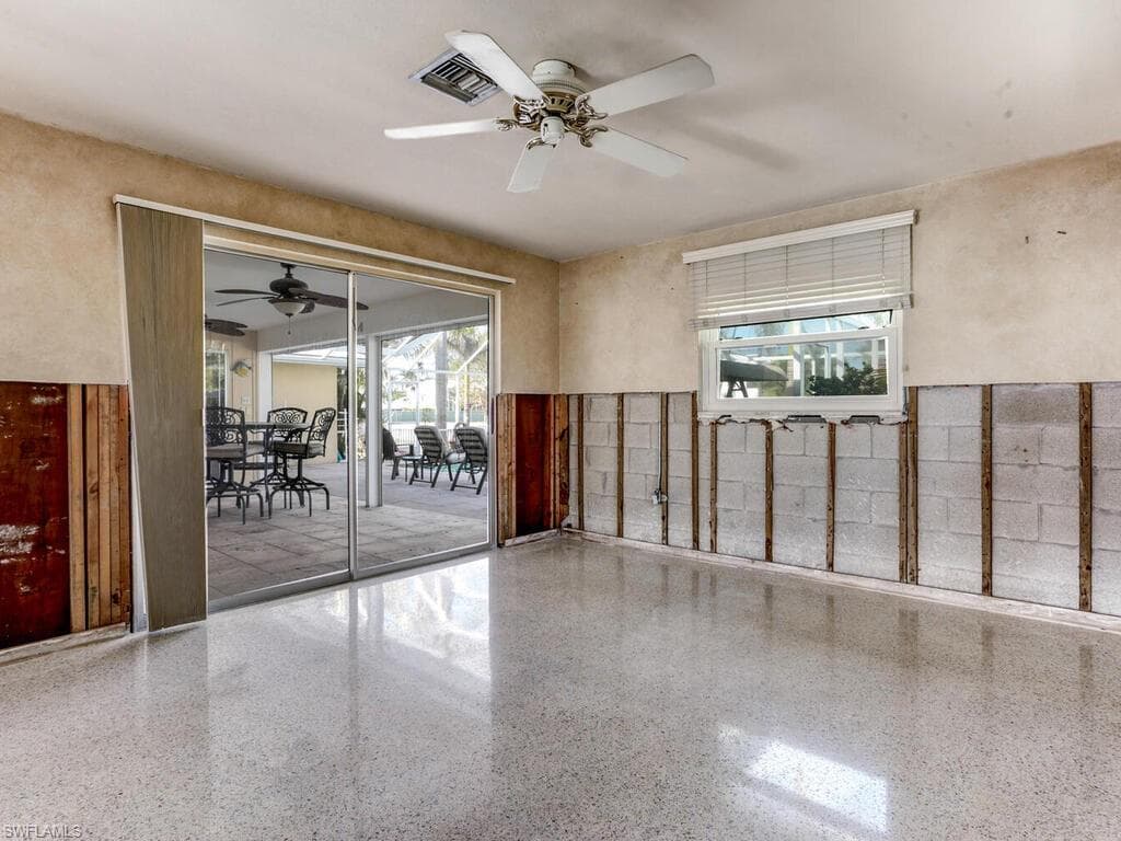 1660 Sandpiper St, Naples, FL 34102-21